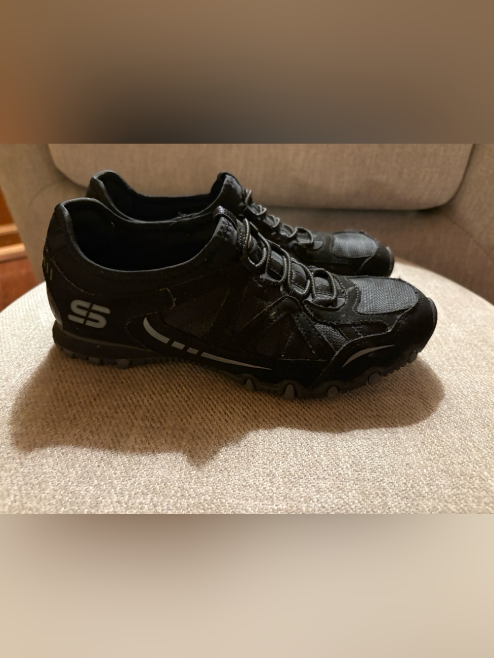Skechers 5.5 women’s Black slip-on walking sneakers, reflective logo, comfy - Picture 6 of 8